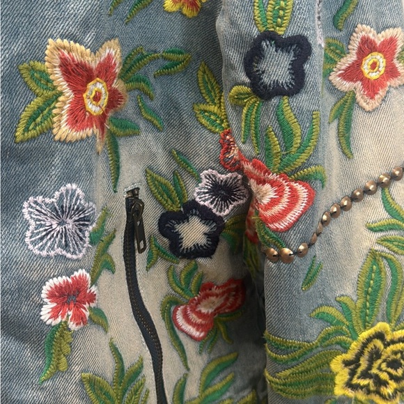 Aratta Blue Jean Jacket with Floral Embroidery - Picture 3 of 6